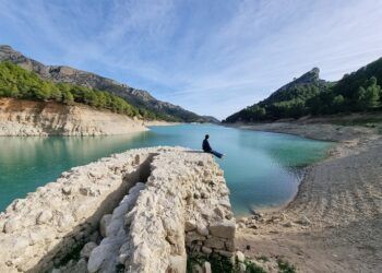 La ruta circular del embalse de Guadalest, un sencillo recorrido para hacer en familia