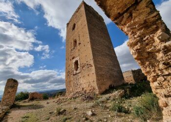 El Castillo de Aledua, una antigua fortaleza árabe en ruinas (del s. XII) ubicada en Llombai