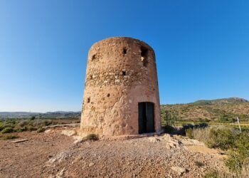 El molino de viento de Puçol, la construcción más antigua que se conserva en la población
