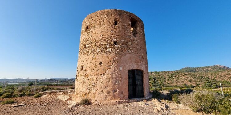 El molino de viento de Puçol, la construcción más antigua que se conserva en la población