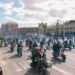 Gran concentración motera con cientos de vespas y lambrettas en la ciudad de Valencia