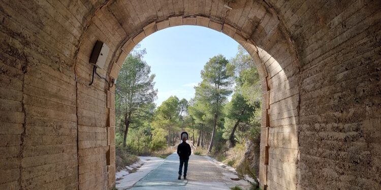 La Vía Verde de Alcoy, un bello recorrido senderista y cicloturista que pasa por 14 túneles