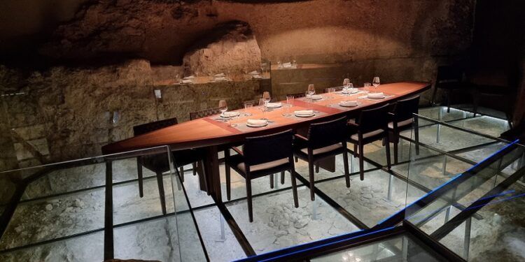 ORIO, el restaurante de Valencia con un tramo de muralla árabe del siglo XI en su interior
