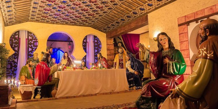 Los Doseles de la Semana Santa de Alzira, una bella manifestación artística única y genuina