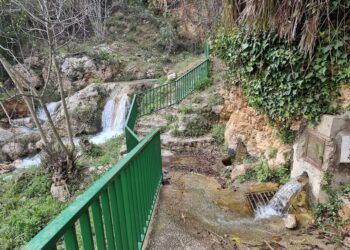 Fuente Iniesta, la preciosa fuente con cascada de Dos Aguas