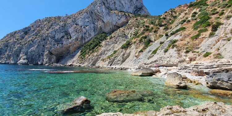 La Cala del Penyal, una de las calas más desconocidas y salvajes de Calpe