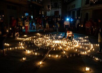Titaguas celebra una nueva edición de la Noche de las Velas, su noche más bonica del año