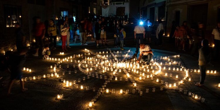 Titaguas celebra una nueva edición de la Noche de las Velas, su noche más bonica del año