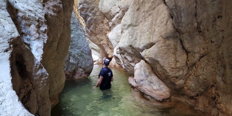 La bella ruta acuática de Sinarcas y Benagéber, los Estrechos del Arroyo Regajo y la Pardala