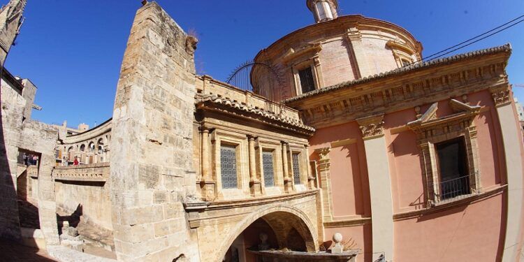 El ‘Arco Novo’, la pasarela que une la Basílica con la Catedral de Valencia, se abre al público