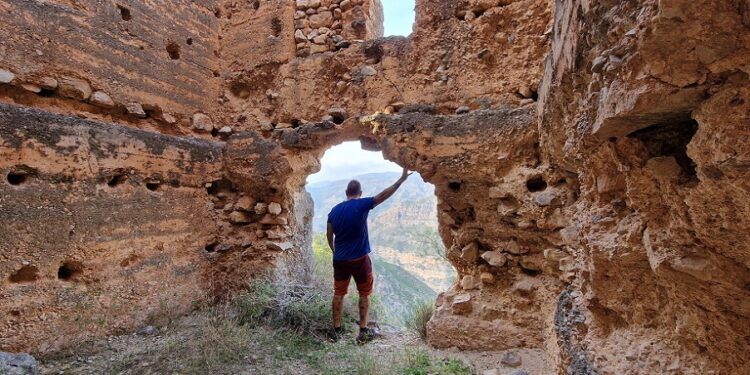 El Castillo de Cavas, los restos de un castillo en Millares que controlaba el paso del río Júcar