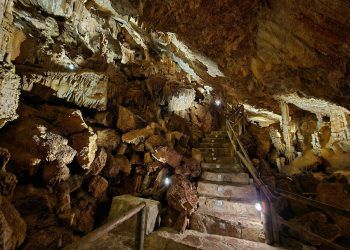 La Cova de Canelobres de l’Atzúbia, una bella cavidad poco conocida en la Comunitat Valenciana