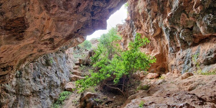 La Cueva de Sacañé, una de las cuevas de Gátova cuyo acceso está bien acondicionado