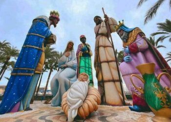 Alicante inaugura el belén monumental con las figuras más altas del mundo