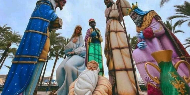 Alicante inaugura el belén monumental con las figuras más altas del mundo