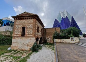 La abandonada Casa de las Compuertas de la Acequia del Oro de Valencia