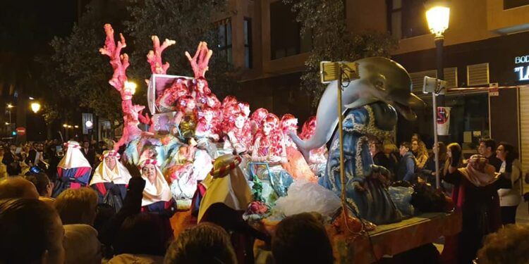 Una supercabalgata de Reyes solidaria recorre Valencia esta semana