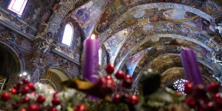 El belén de San Nicolás, un belén vertical único en Valencia, regresa esta Navidad
