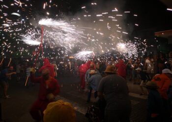 Campanar se llena de pólvora este fin de semana con un correfoc, despertà, mascletà y un castillo