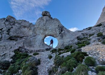 El Forat de la Penya Forata, el Passet de la Rabosa y la Cima Aitaneta, ruta por el techo de Alicante