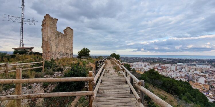 El Castillo de Santa Ana, la fortaleza de Oliva cuya función era vigilar la costa y la morería local