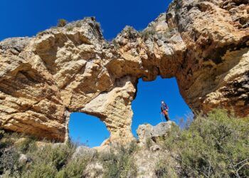 El Barranco de la Hoz y la Ventana de la Hoz, una ruta en Enguera para conocer un arco natural