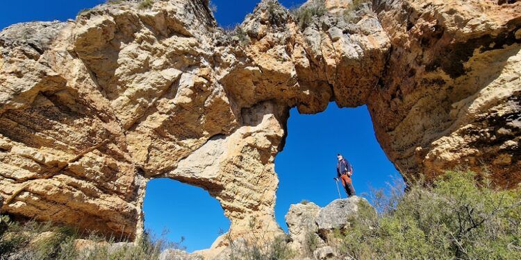 El Barranco de la Hoz y la Ventana de la Hoz, una ruta en Enguera para conocer un arco natural