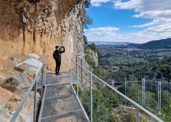 La ruta de los abrigos rupestres y el castillo de Carbonera, un bello recorrido en Beniatjar