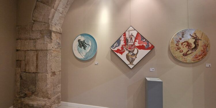 Una galería de arte en el centro histórico de Valencia esconde los restos de un palacete medieval