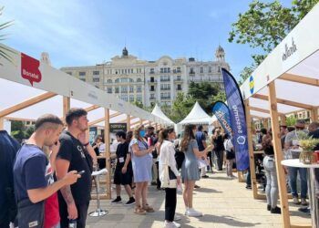 Regresa la Feria del Empleo a la plaza del Ayuntamiento de Valencia