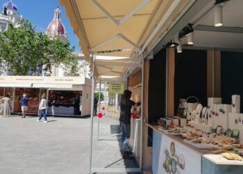 La Feria de Artesanía de Primavera regresa a la plaza del Ayuntamiento de Valencia