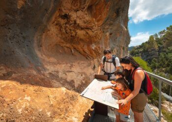 Regresan las visitas guiadas a los yacimientos de arte rupestre de la Canal de Navarrés