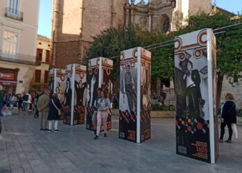 La Plaza de la Reina de Valencia acoge una exposición fotográfica sobre Nino Bravo
