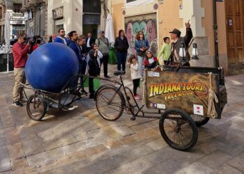 Indiana Tours Valencia, una ruta con espectáculo circense para conocer el Santo Grial de Valencia