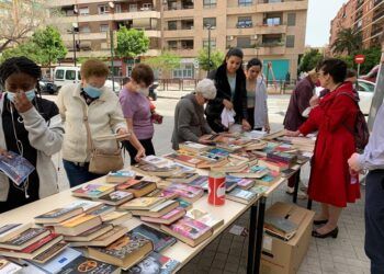 Las bibliotecas municipales de Valencia organizan varios mercados solidarios de libros