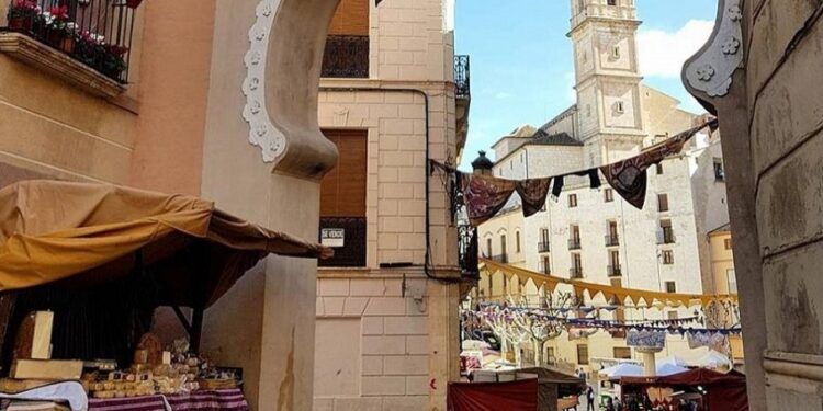 Mercado renacentista en el casco antiguo de Bocairent durante este puente de Semana Santa