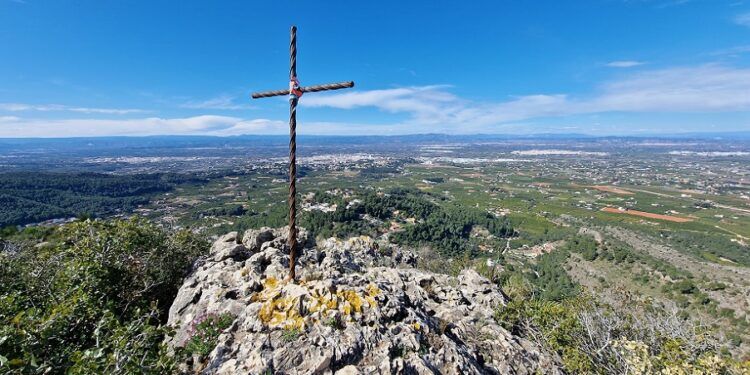 Les Corones, el Tallat Roig y la Penya Roja, una espectacular ruta entre Corbera y Alzira