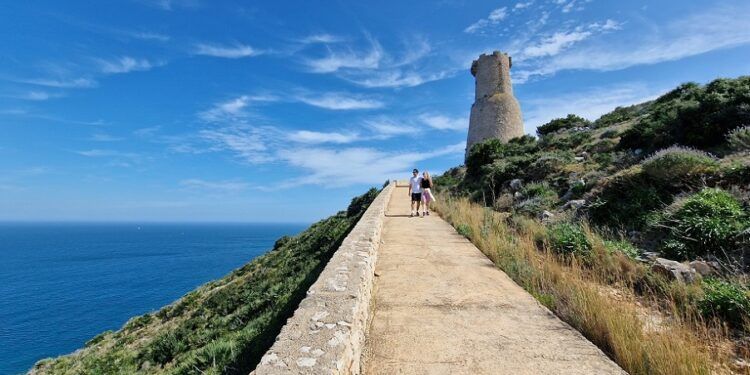 La espectacular ruta de la Cova Tallada, els Molins de la Plana y la Torre del Gerro