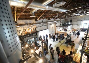 Nace Mercader, el nuevo mercado gastronómico del Cabanyal ubicado en la antigua Tonelería Soler