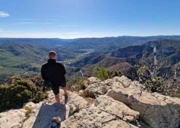 El Morrón de Campos, la cima de Montanejos desde la que disfrutar del vuelo de buitres leonados