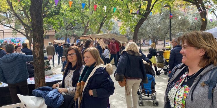 El barrio de Ruzafa acoge este fin de semana Russafira, una feria social de artistas y artesanos