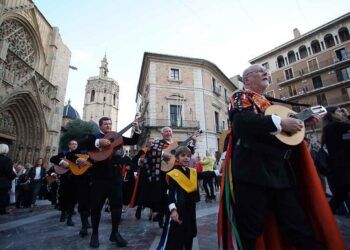 La Ronda a la Virgen de las tunas universitarias de Valencia celebra hoy su 50ª edición