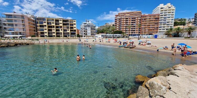 La cala del Faro de Cullera, la única calita de toda la provincia de Valencia