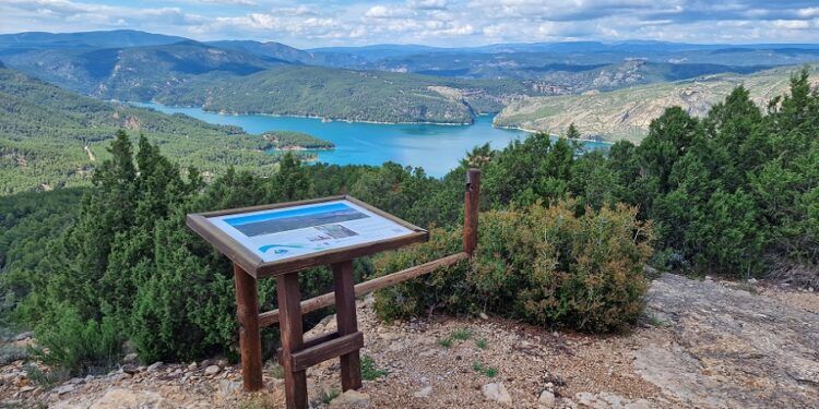 Ruta al Pico Franco de Benagéber, un mirador para ver atardeceres o un cielo nocturno limpio