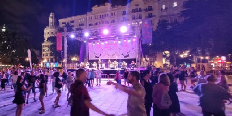 Polirítmia trae al centro de Valencia conciertos gratuitos, saraos y danzas del Mediterráneo
