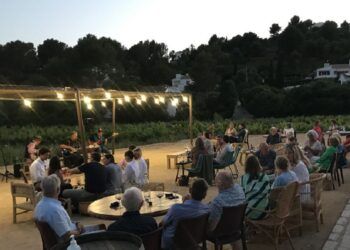 Vuelven los atardeceres en viñedos de la Marina Alta con catas maridadas y música en vivo