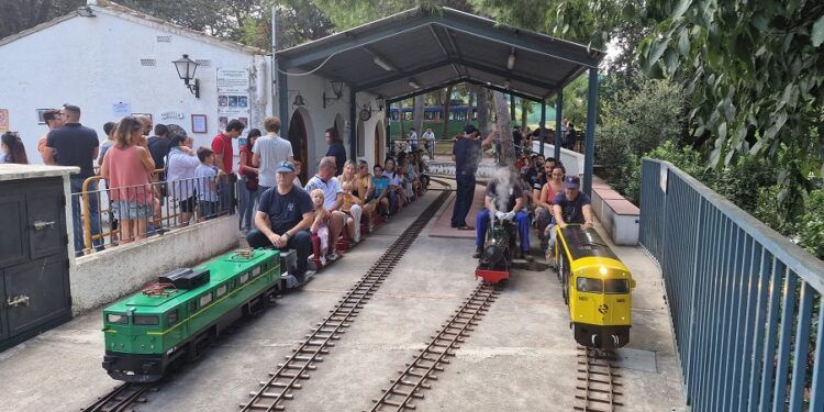 El Centro Ferroviario Camp de Túria de Riba-roja acoge su encuentro de modelismo tripulado