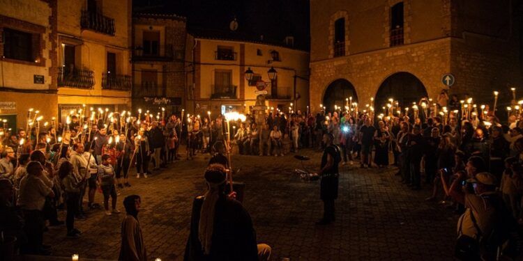 Castielfabib acoge una nueva edición de la mágica Noche de las Hachas