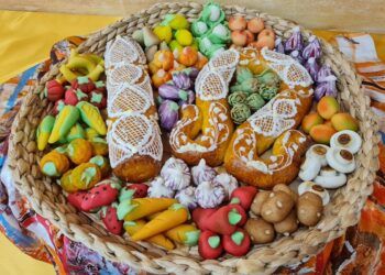 Estos son los premios a la mejor mocadorà y los mejores escaparates por Sant Donís 2023