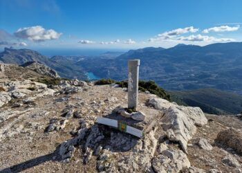 La Mallada del Llop y el Morro dels Regalls desde Famorca, una de las rutas más bellas de Alicante